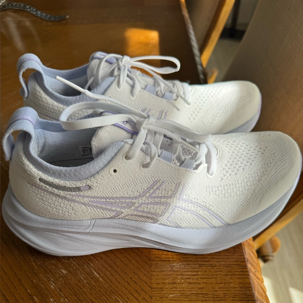 ASICS Gel-Nimbus 26 Lilac/White Athletic Shoes, women-8, good condition!